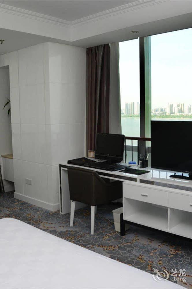 Yijing Holiday Hotel Yimeng Road Linyi  Εξωτερικό φωτογραφία